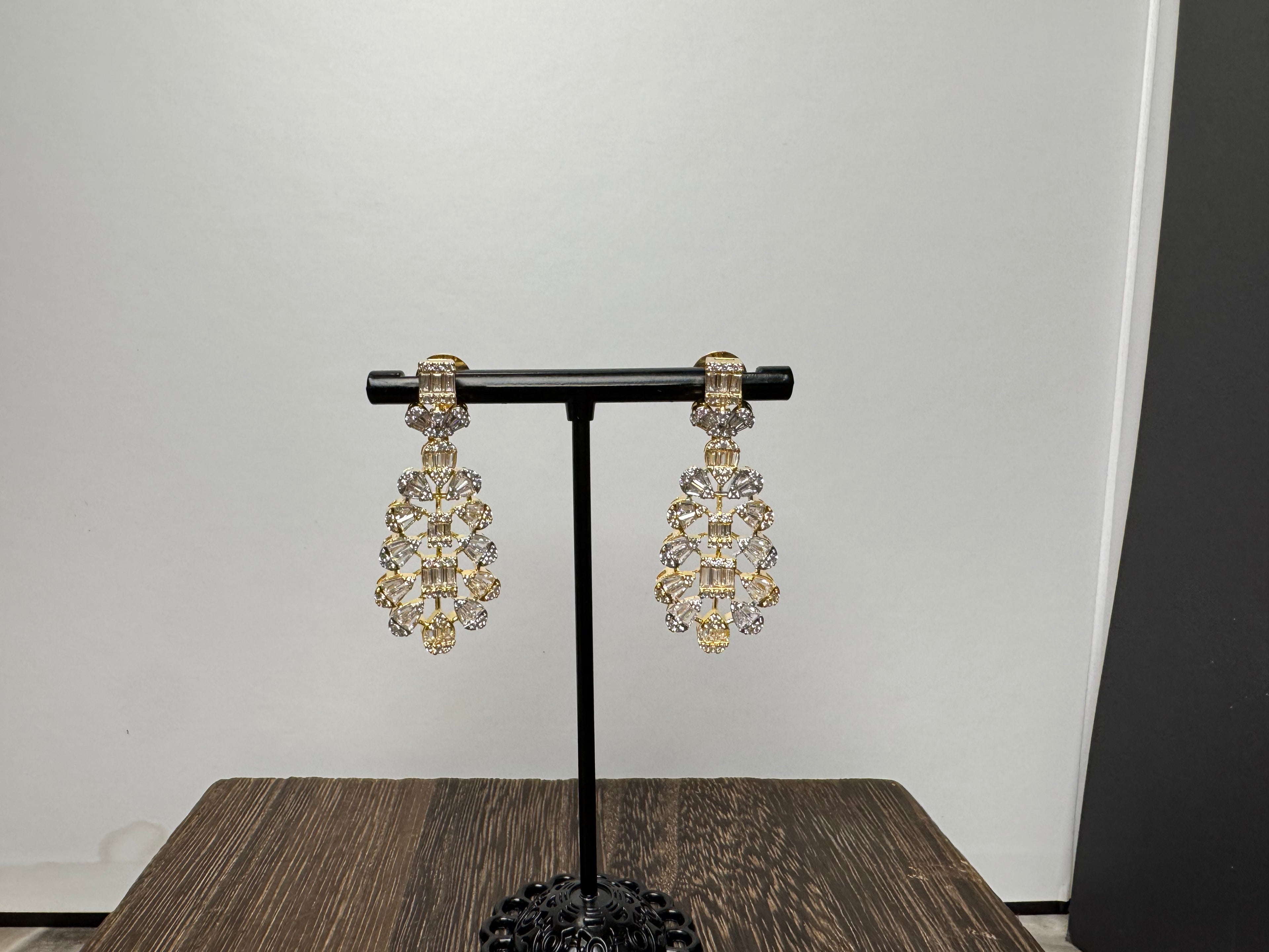 Women's 18K Gold Plated American Diamond Cubic Zirconia Bridal Collar Necklace Set with Chandelier Dangler Earrings