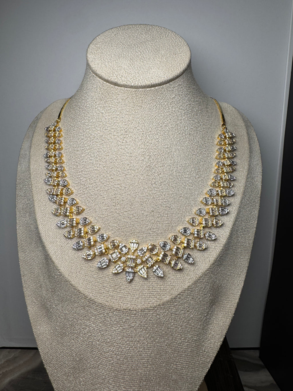 Women's 18K Gold Plated American Diamond Cubic Zirconia Bridal Collar Necklace Set with Chandelier Dangler Earrings